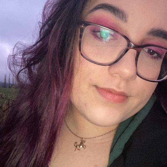 Meet your Posher, Nadia - Picture 1 of 1